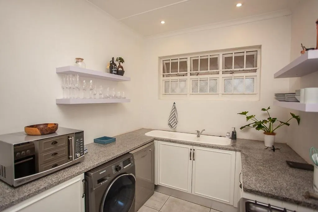 Cremorne On Beach Road Apartment Port Elizabeth